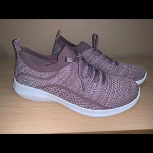 Skechers: Air-cooled, memory foam